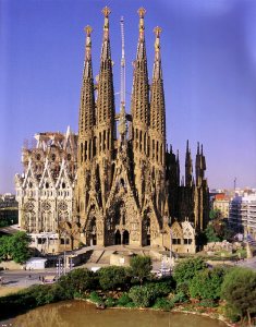 ساغرادا فاميليا (Sagrada Família)