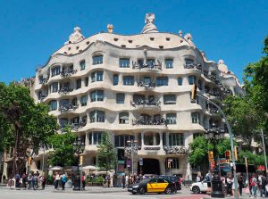  كاسا ميلا (Casa Milà) وكاسا باتيو (Casa Batlló)